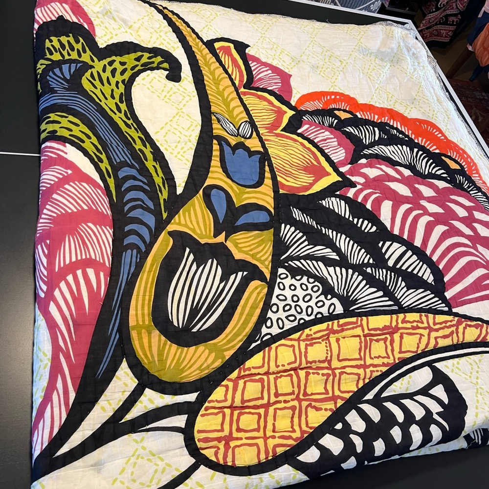 Anthropologie Floral Laelia Queen Size Quilt - Beautiful Pattern - 100% Cotton